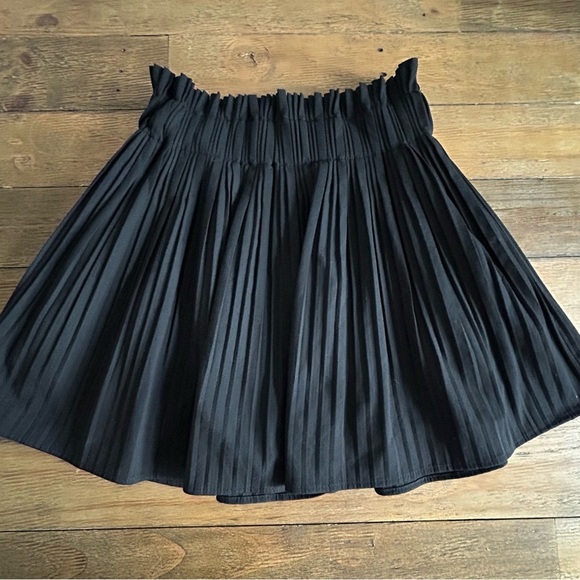 ZARA Black Pleated Mini Skirt Paperbag Elastic waistband w/shorts underneath S - Picture 4 of 11